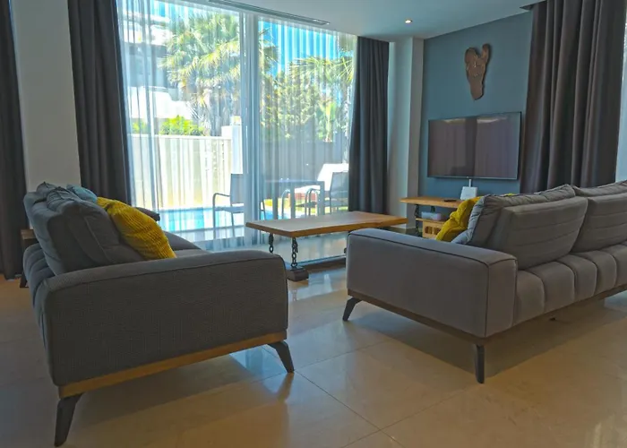 Blue Point Hotel *